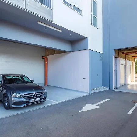 1 Bedroom Beautiful In Appartamento