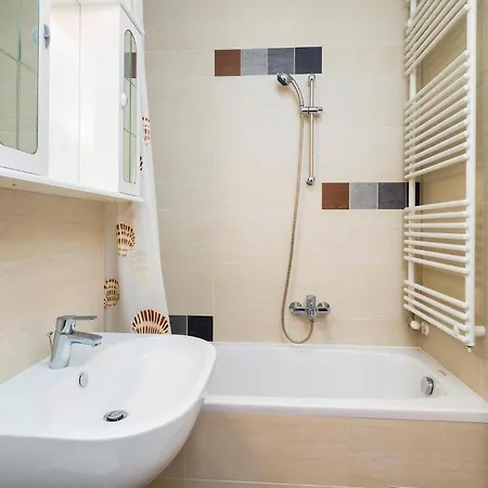 1 Bedroom Beautiful In Appartamento